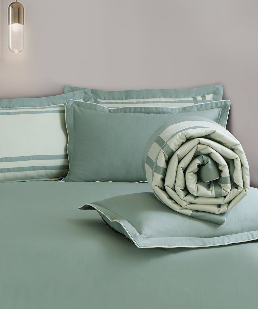600 Thread Count Imperial Border – Arctic Mist