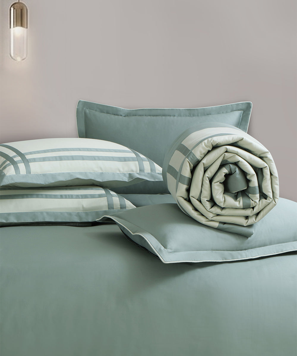 600 Thread Count Imperial Border – Arctic Mist